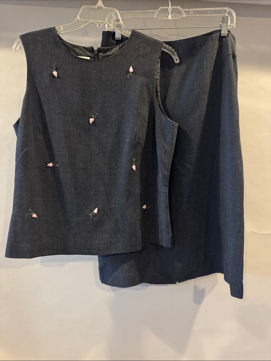 Liz Claiborne Dresses & Skirts - Liz Claiborne Dark Grey Denim-Look Skirt Set with Pink Bud Embroidery